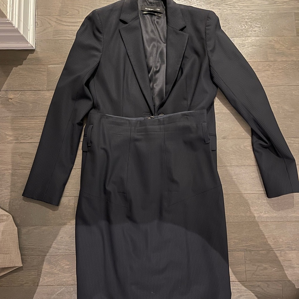Club Monaco skirt suit size 4